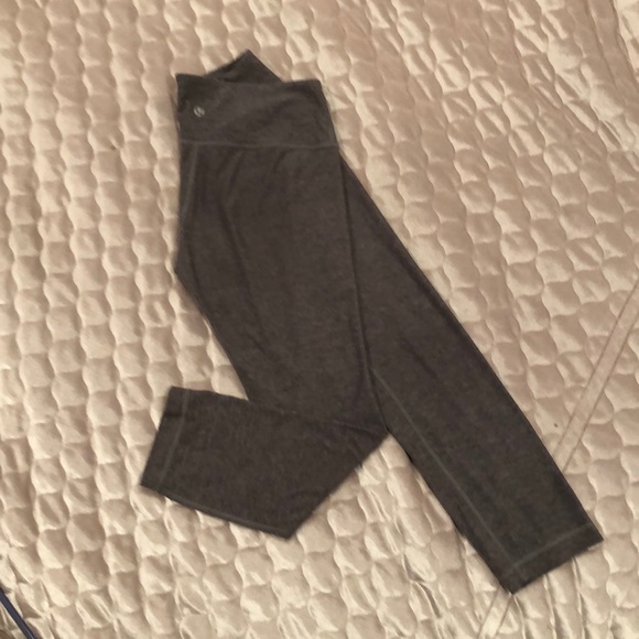 lululemon athletica Pants - Lululemon Athletica cropped leggings